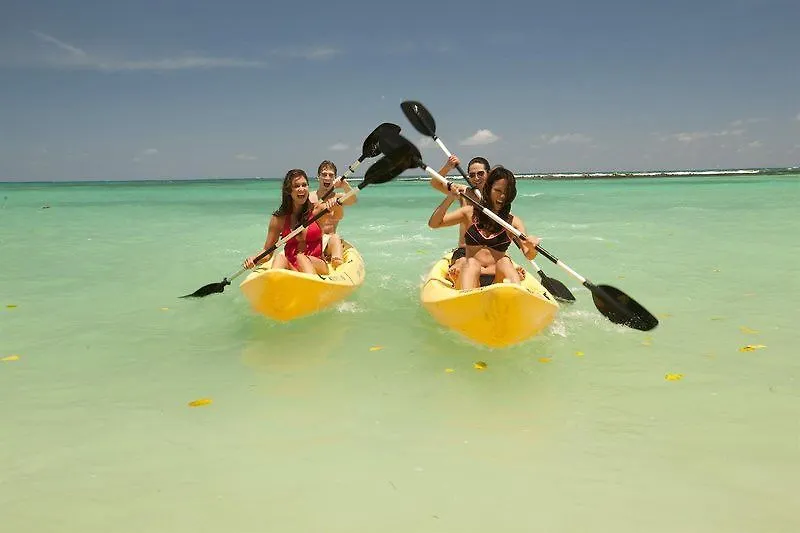 **** فندق Sandals Grande Ocho Rios Beach &Villa Resort جامايكا