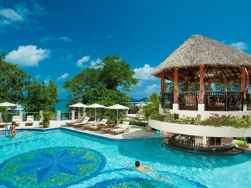 Sandals Grande Ocho Rios Beach &Villa Resort 4*,  جامايكا
